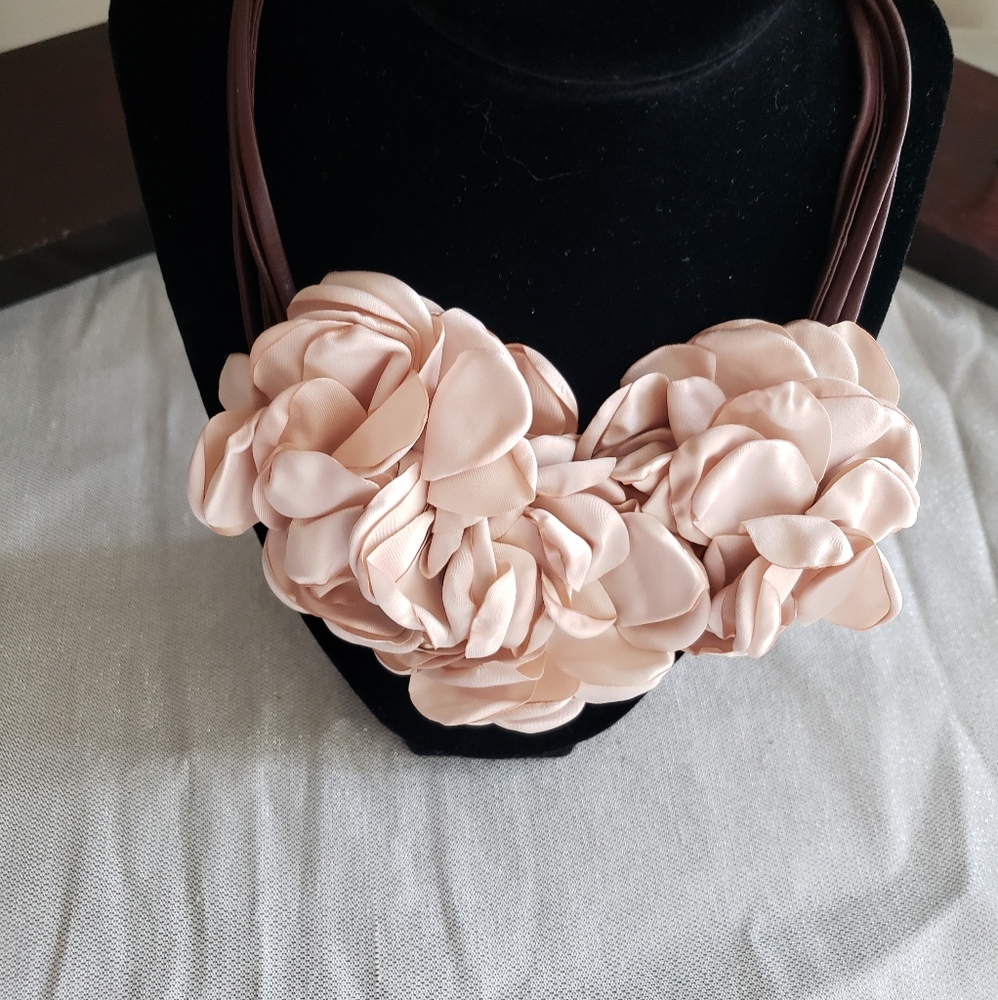 Rose Petal Chocker  NWOT